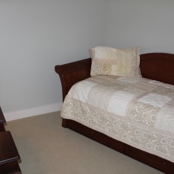 Trundle bed in niche bedroom